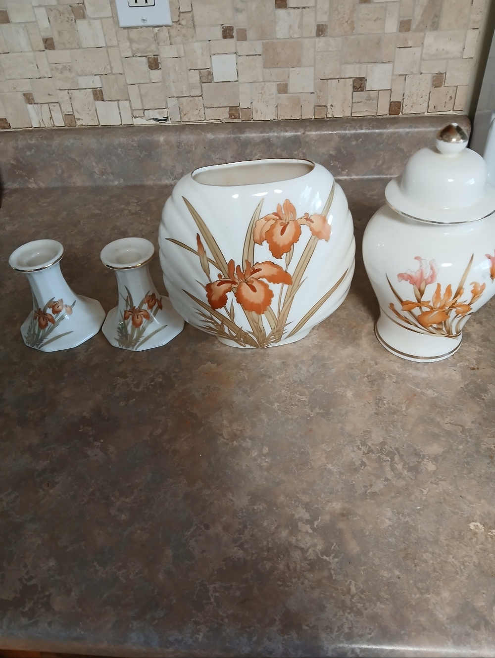 5 Pc Set Vtg Porcelain Fan Shaped Vase,Ginger Jar Lid,Pair Candlesticks Japan